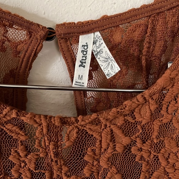 Mudd Floral Lace Tank - Picture 7 of 12